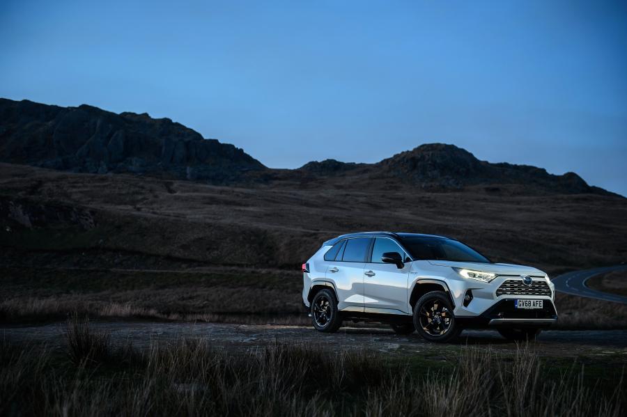  Toyota RAV4 Hybrid 2019 года  (UK) (фото 26 из 40)